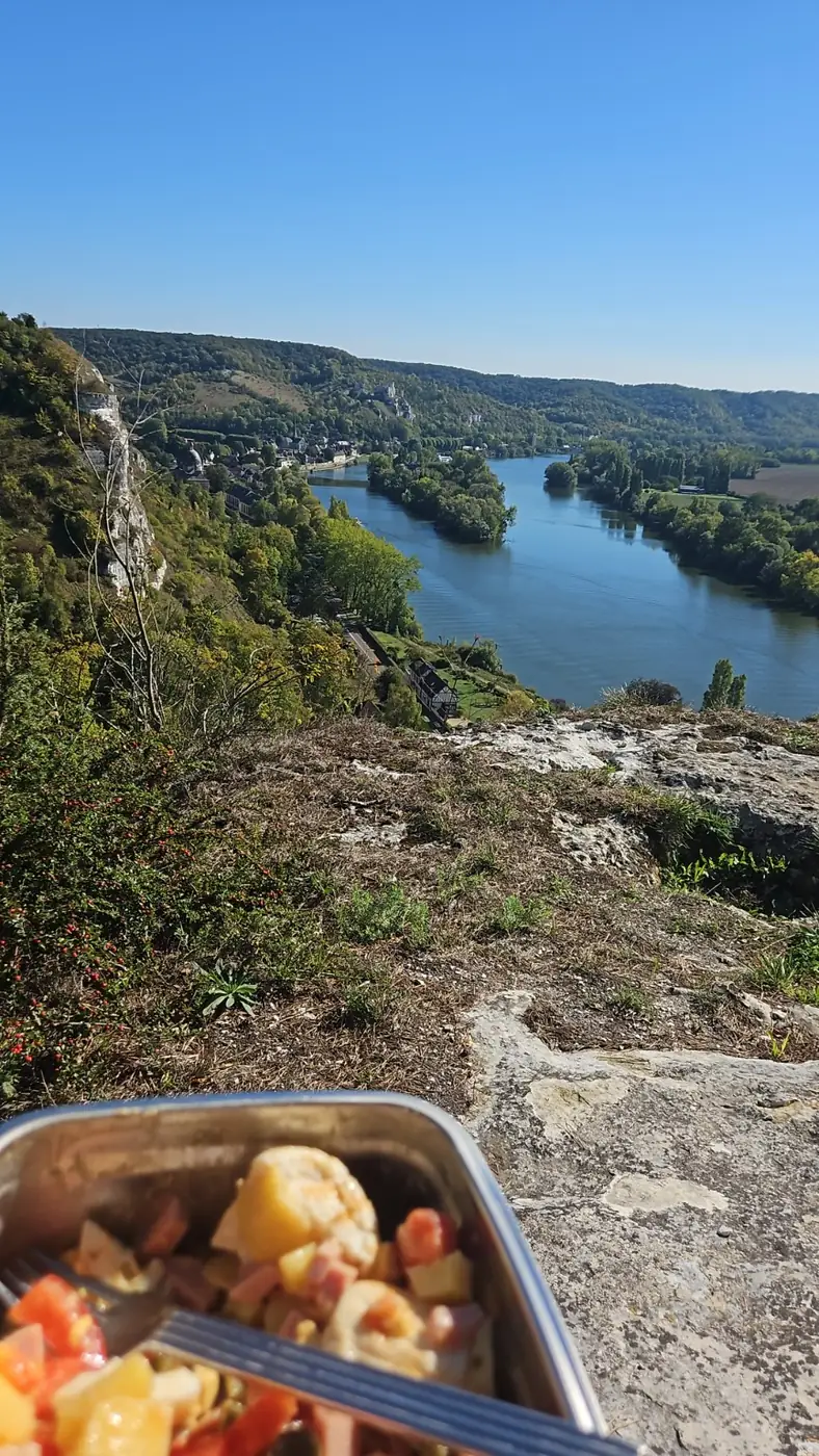 Pause pique-nique sur les hauteurs avec panorama sur la Seine