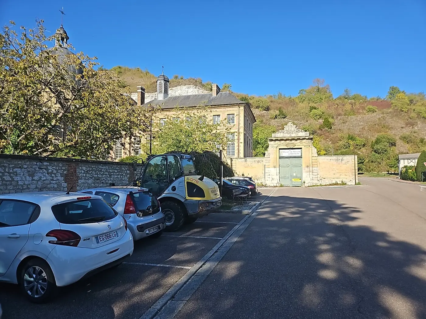 Ancien hôpital Saint-Jacques et son entrée aux Andelys au retour de la boucle
